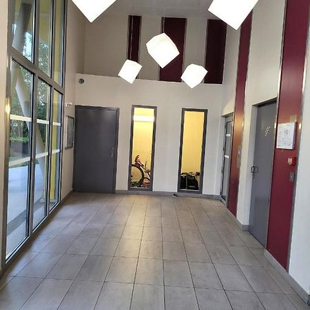 III Appart 2 Pieces, Neuf 200 M De Gare Parking Netflix Evry Courcouronnes Exterior foto